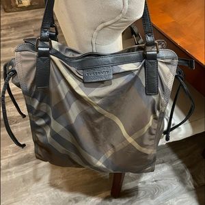 Burberry Tote 100% authentic